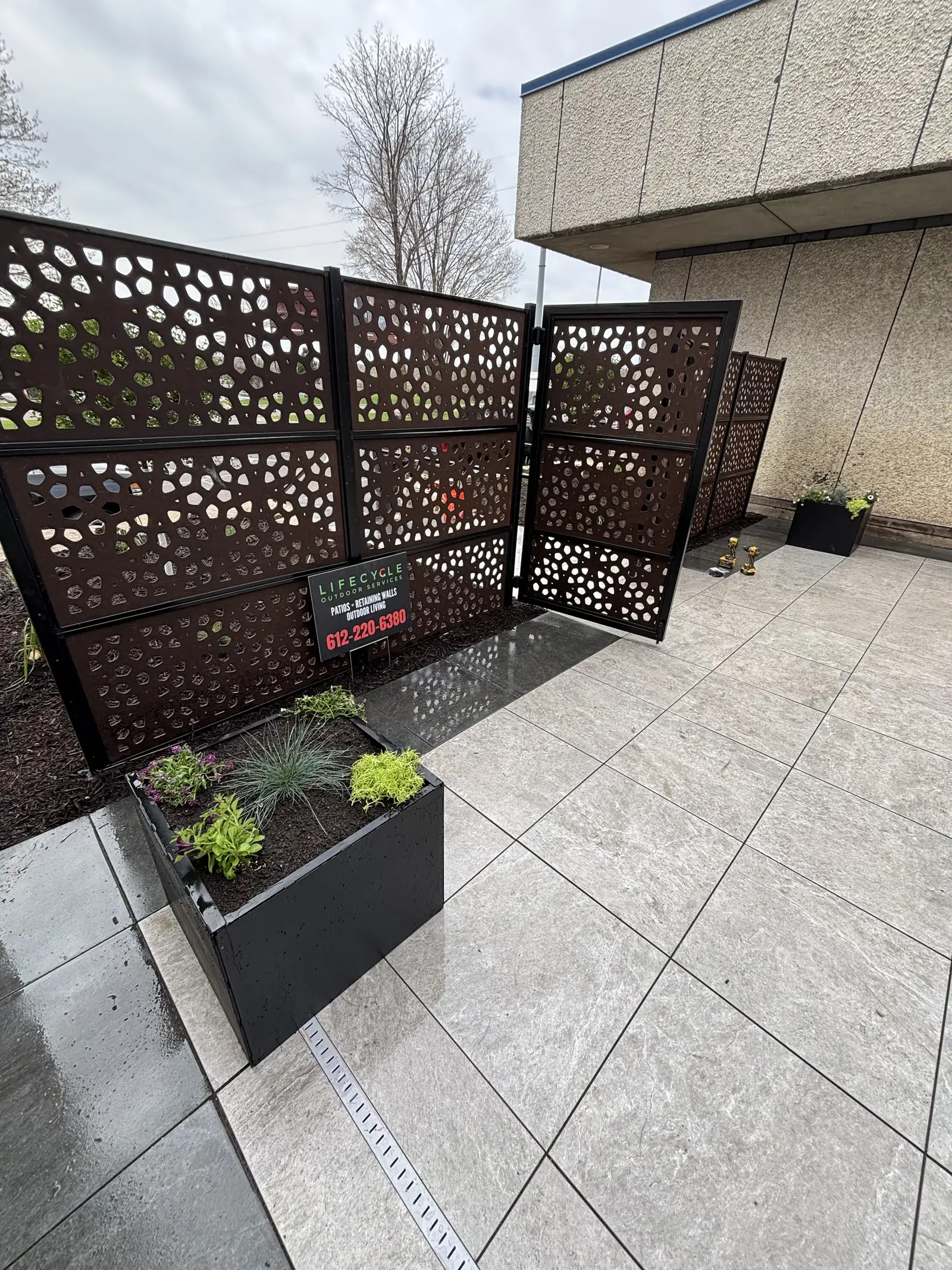 Commercial entrance patio — courtyard area