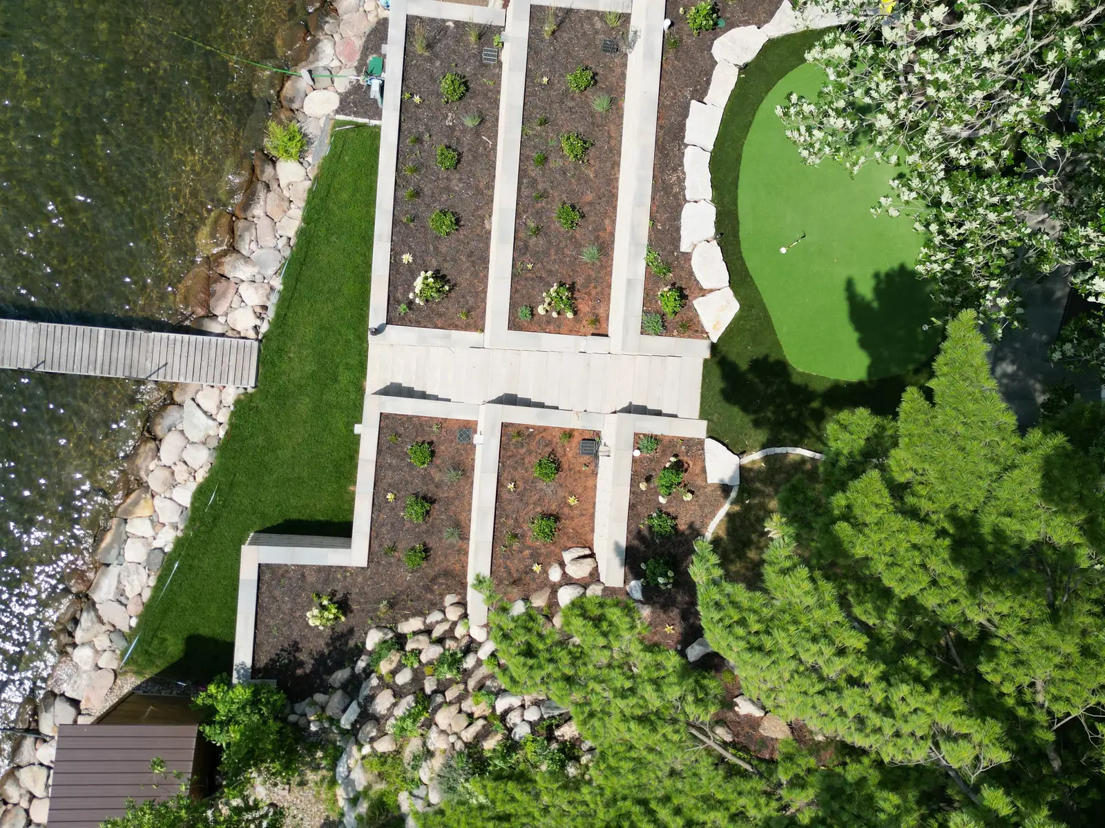 Maintained residential lawn and landscape in the Lake Minnetonka area